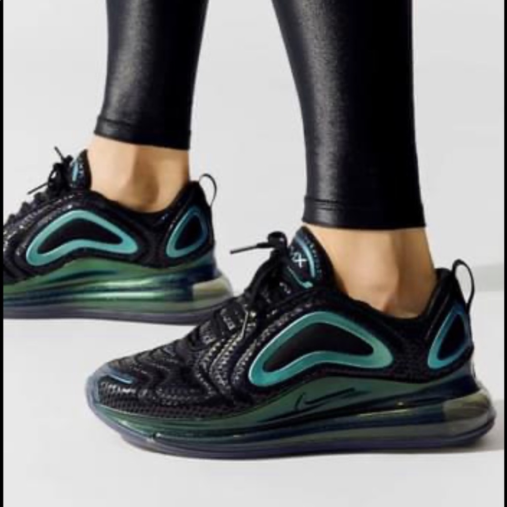 Womens Nike Air Max 720 - Black, Size 7.0